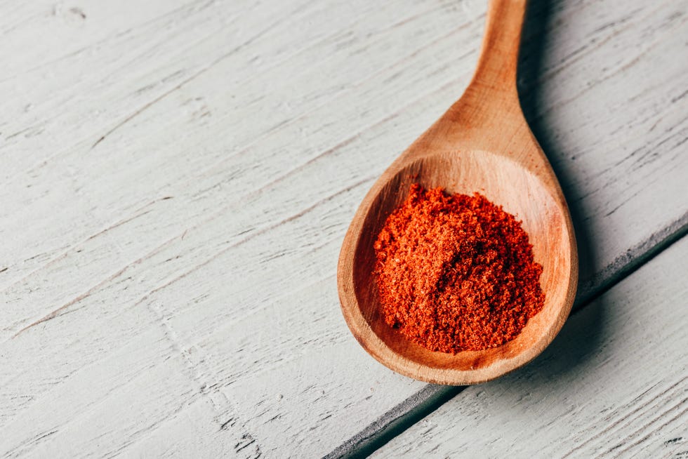 Chili powder, Spice, Seasoning, Paprika, Berbere, Spice mix, Spoon, Food, Ingredient, Tandoori masala, 
