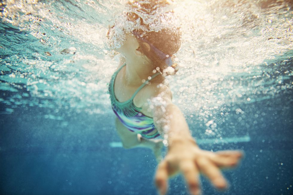 Water, Underwater, Blue, Sky, Turquoise, Fun, Recreation, Swimming, Hand, Sunlight, 
