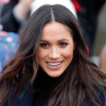 Hair, Face, Hairstyle, Eyebrow, Facial expression, Lip, Long hair, Beauty, Brown hair, Smile, 
