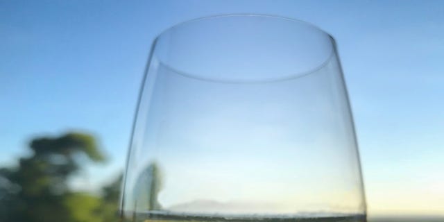 Glass, Wine glass, Stemware, Drink, Water, Drinkware, Champagne stemware, Alcoholic beverage, Sky, White wine, 