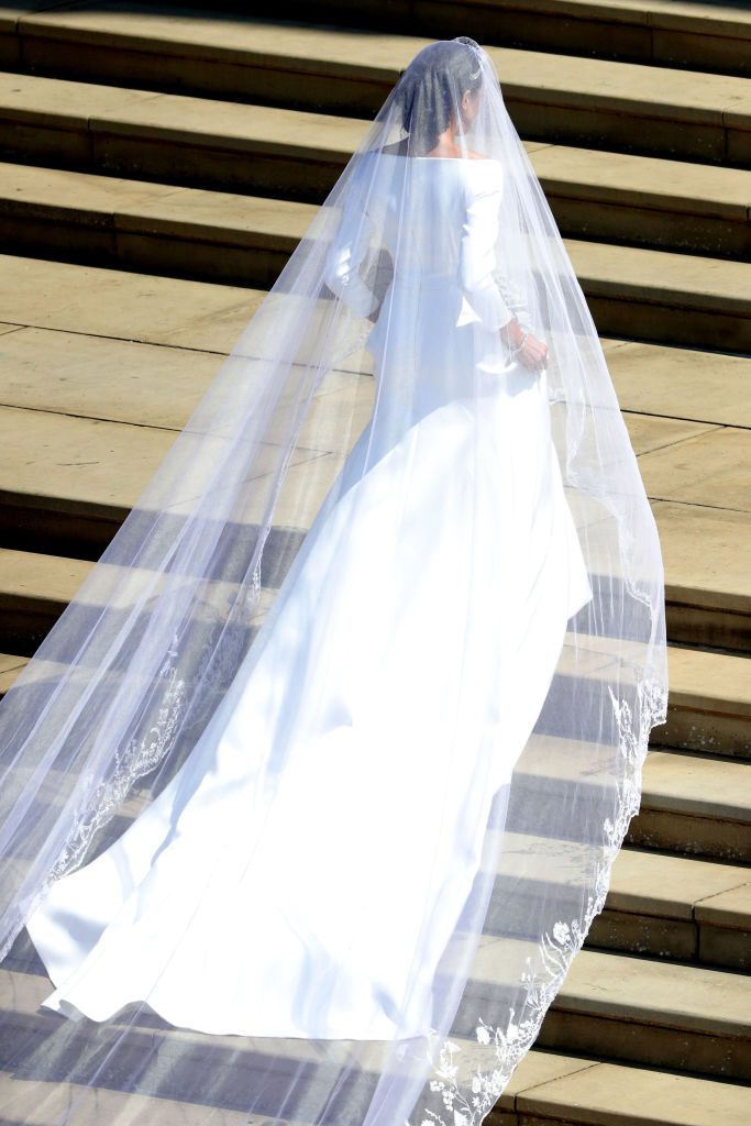 Bridal veil, Veil, Bridal accessory, Bride, Fashion accessory, Dress, Architecture, Wedding dress, 