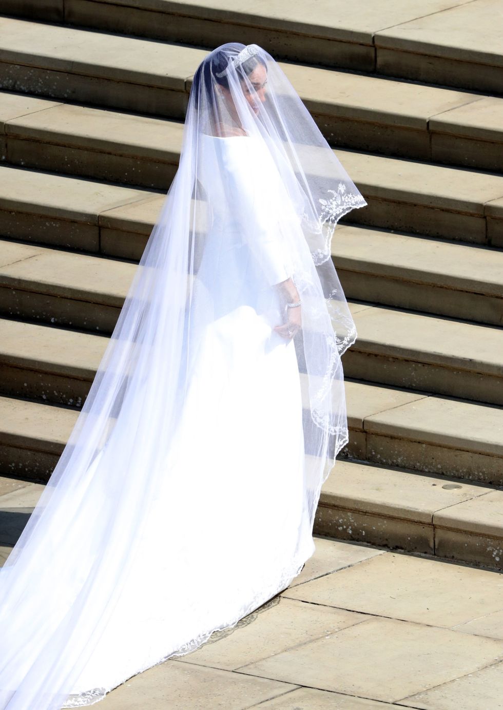 Veil, Bridal veil, Bridal accessory, White, Bride, Dress, Wedding dress, Bridal clothing, Fashion accessory, Architecture, 