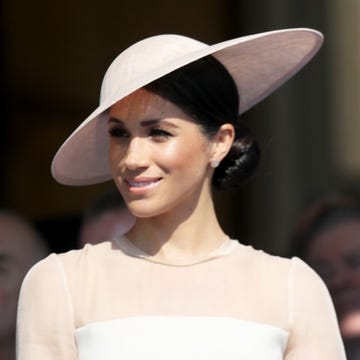 Hair, Hat, Clothing, Beauty, Fashion, Lip, Hairstyle, Fashion accessory, Skin, Ear, 