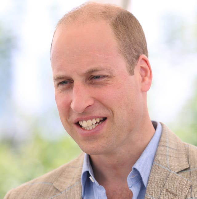 Face, Facial expression, Chin, Forehead, Nose, Smile, White-collar worker, Businessperson, Wrinkle, Ear, 