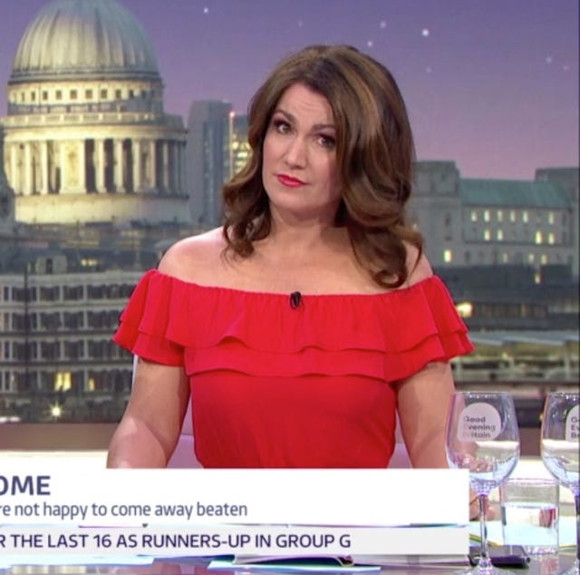Shoulder, Blond, Television presenter, Brown hair, News, Newsreader, Newscaster, 