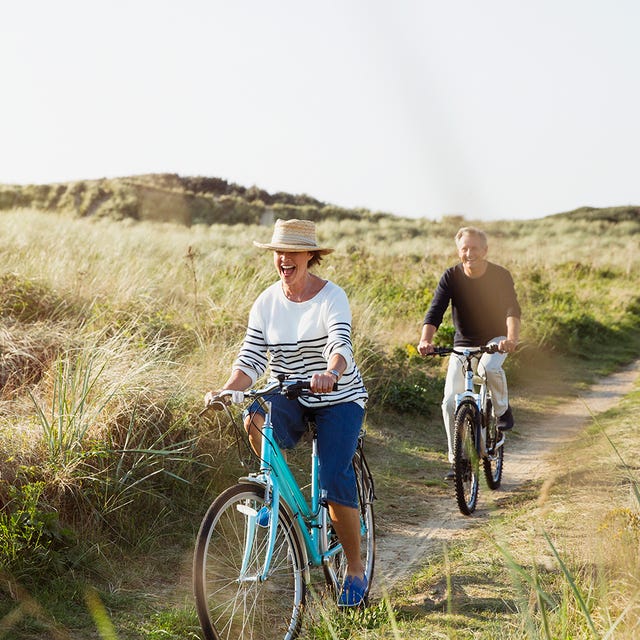 People in nature, Bicycle, Cycling, Vehicle, Outdoor recreation, Recreation, Grass, Cycle sport, Mountain bike, Grassland, 