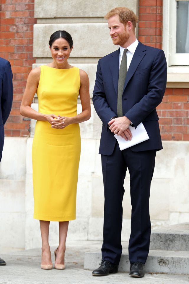 Yellow, Clothing, Suit, Formal wear, Standing, Fashion, White-collar worker, Dress, Event, Tuxedo, 