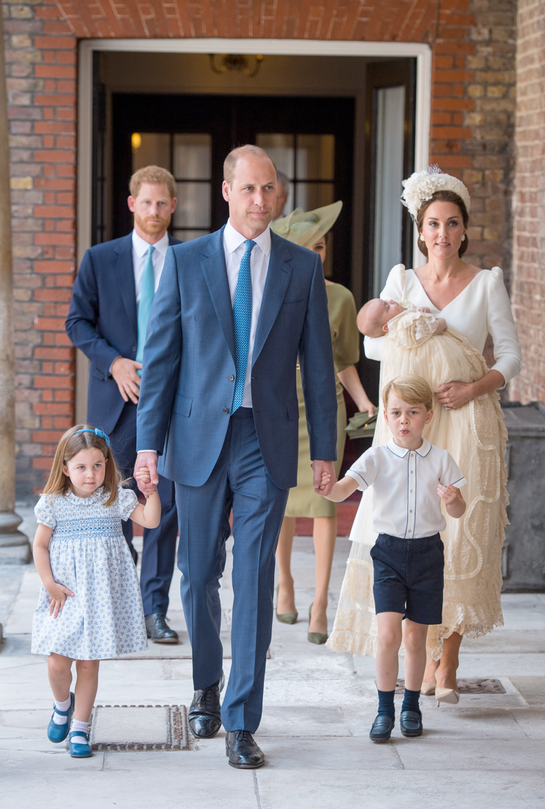 Photograph, People, Standing, Yellow, Family taking photos together, Photography, Event, Family, Child, Suit, 