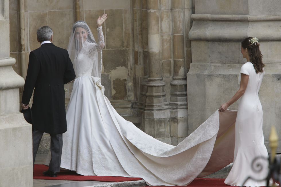 Wedding dress, Gown, Dress, Bridal clothing, Bride, Clothing, Bridal accessory, Fashion, Bridal veil, Veil, 