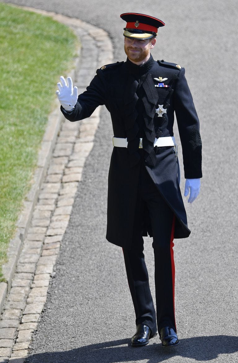 Uniform, Military uniform, Military officer, Police officer, Official, Military person, Headgear, Marching, Gesture, Police, 