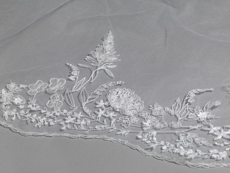 Lace, Textile, Headpiece, Fashion accessory, Headgear, Embroidery, Hair accessory, Dress, Embellishment, Bridal accessory, 