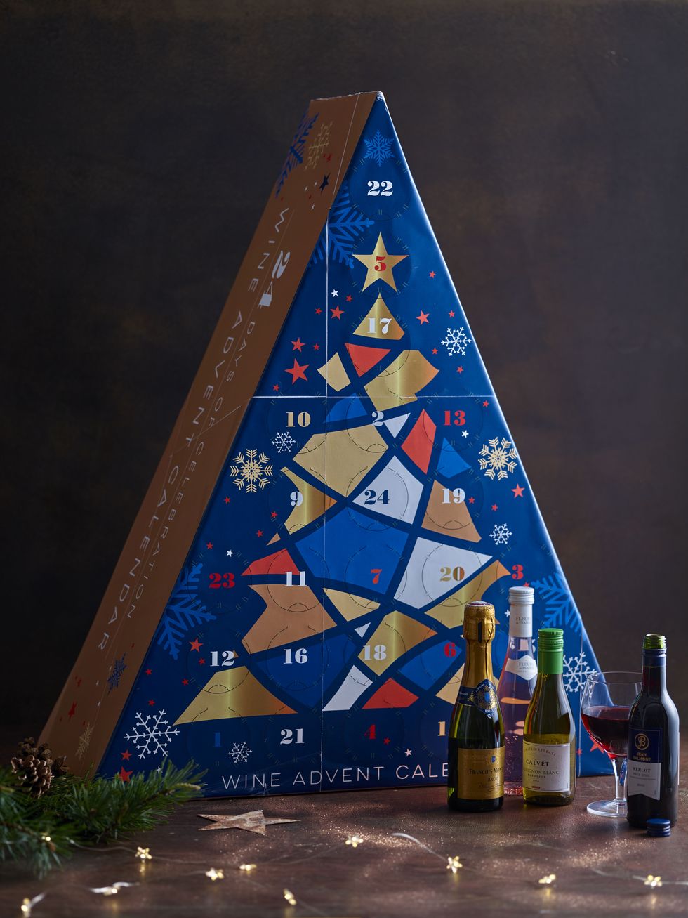 Glass bottle, Bottle, Drink, Drinkware, Alcoholic beverage, Alcohol, Christmas decoration, Beer bottle, Beer, Triangle, 