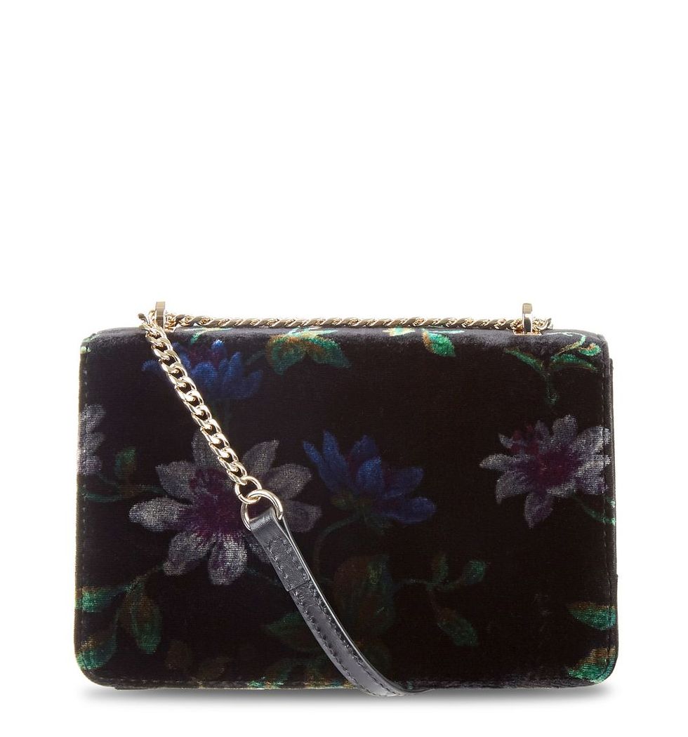 Handbag, Bag, Purple, Fashion accessory, Violet, Coin purse, Leather, Shoulder bag, Wallet, Chain, 