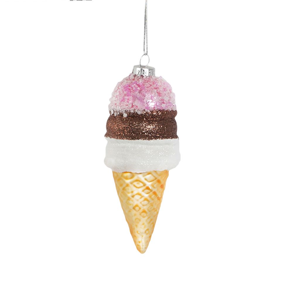 Ice cream cone, Soft Serve Ice Creams, Frozen dessert, Ice cream, Dessert, Cone, Food, Dairy, Sorbetes, Cuisine, 