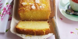 best sponge cake recipe lemon drizzle cake
