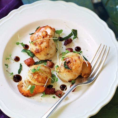 Sizzling scallops with pancetta and sage