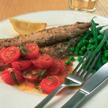 Food, Drink, Dishware, Tableware, Drinkware, Ingredient, Tomato, Cutlery, Kitchen utensil, Vegetable, 