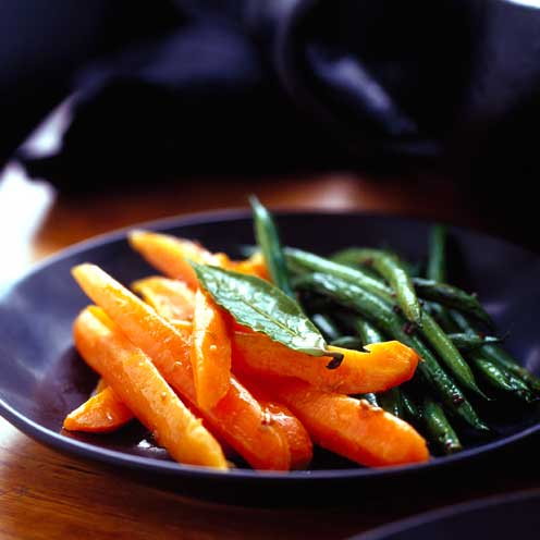 Food, Root vegetable, Produce, Carrot, Ingredient, Vegetable, Dishware, Plate, Natural foods, wild carrot, 