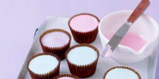 Food, Sweetness, Dessert, Baking cup, Ingredient, Recipe, Confectionery, Baked goods, Snack, Cake, 