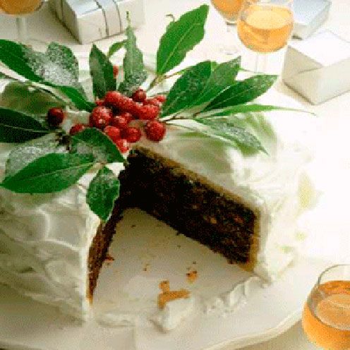 Easy-to-decorate classic Christmas cake