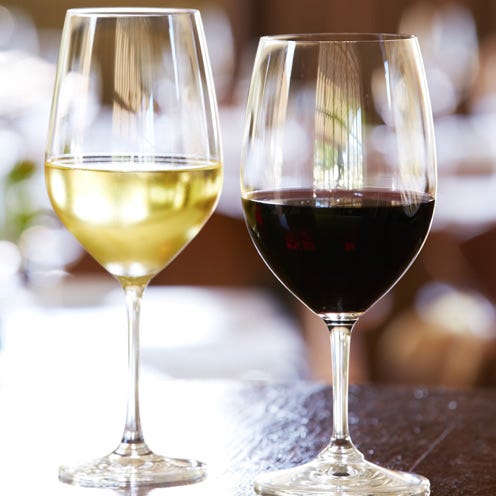 Is size important when it comes to wine glasses? - BBC News