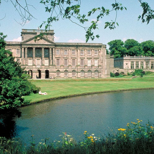 Landmark, Bank, Palace, Manor house, Reservoir, Mansion, Lake, Garden, Pond, Stately home, 