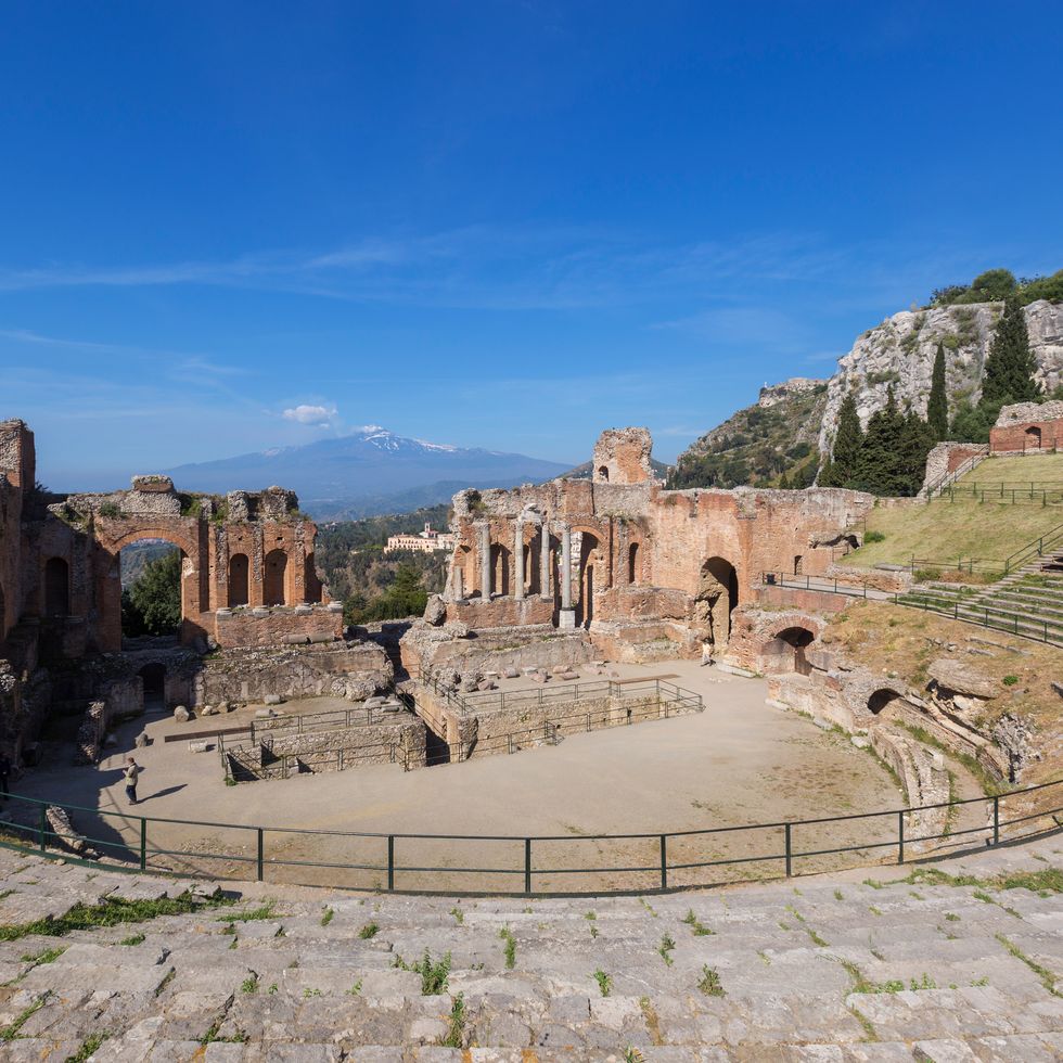 Ancient rome, Landmark, Ancient history, Amphitheatre, Ruins, History, Archaeological site, Ancient roman architecture, Historic site, Classical architecture, 