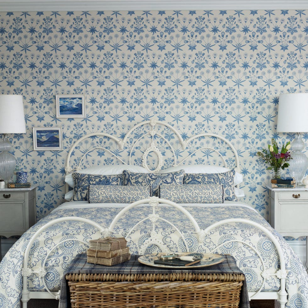 Room, Interior design, Wall, Home, Interior design, Floor, Flooring, Home accessories, Grey, Lamp, 