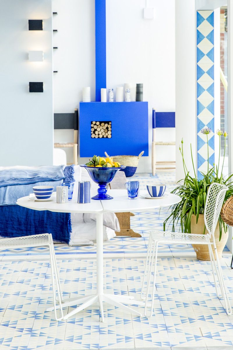 Blue, Interior design, Room, Floor, Interior design, Turquoise, Aqua, Azure, Tablecloth, Majorelle blue, 