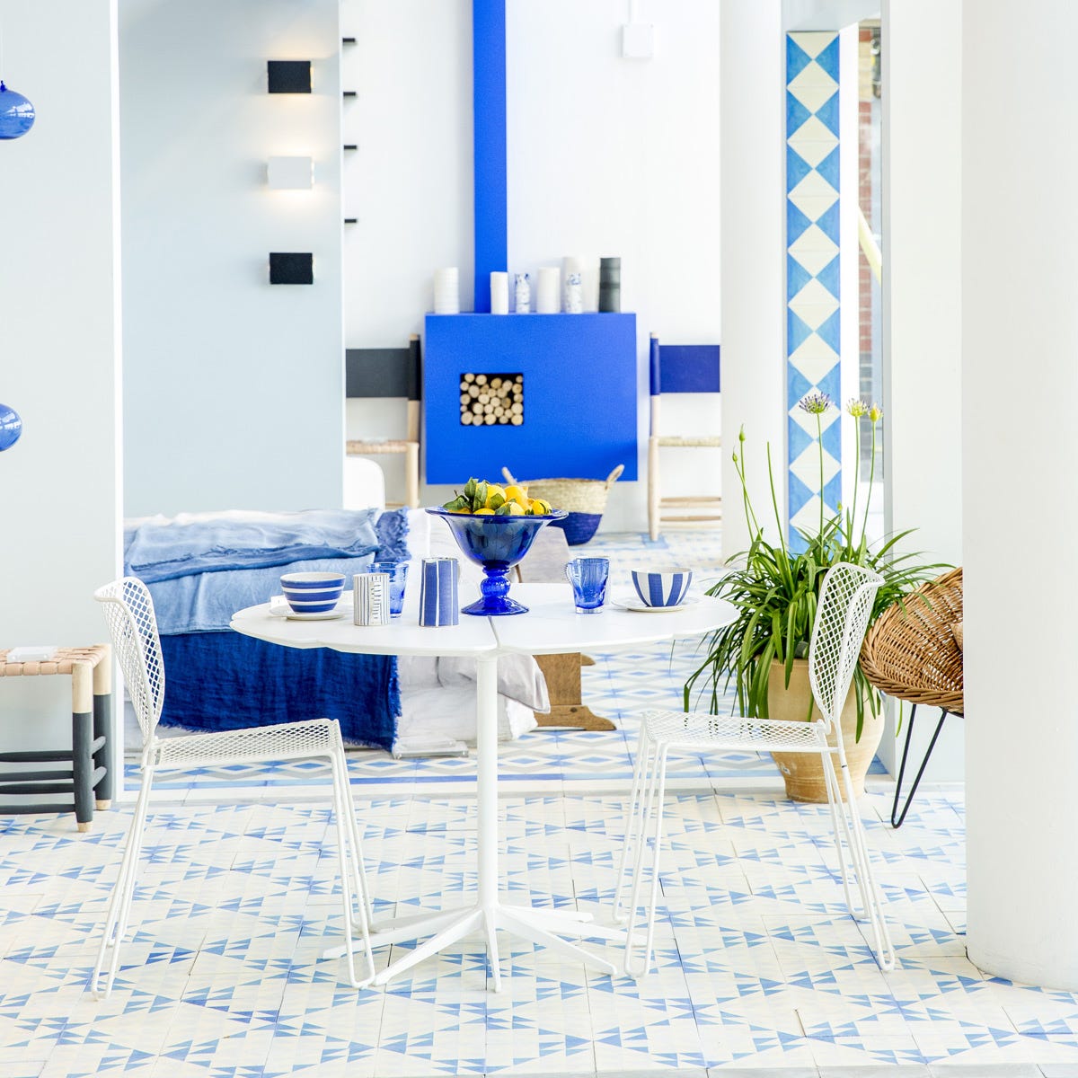 Blue, Interior design, Room, Floor, Interior design, Turquoise, Aqua, Azure, Tablecloth, Majorelle blue, 