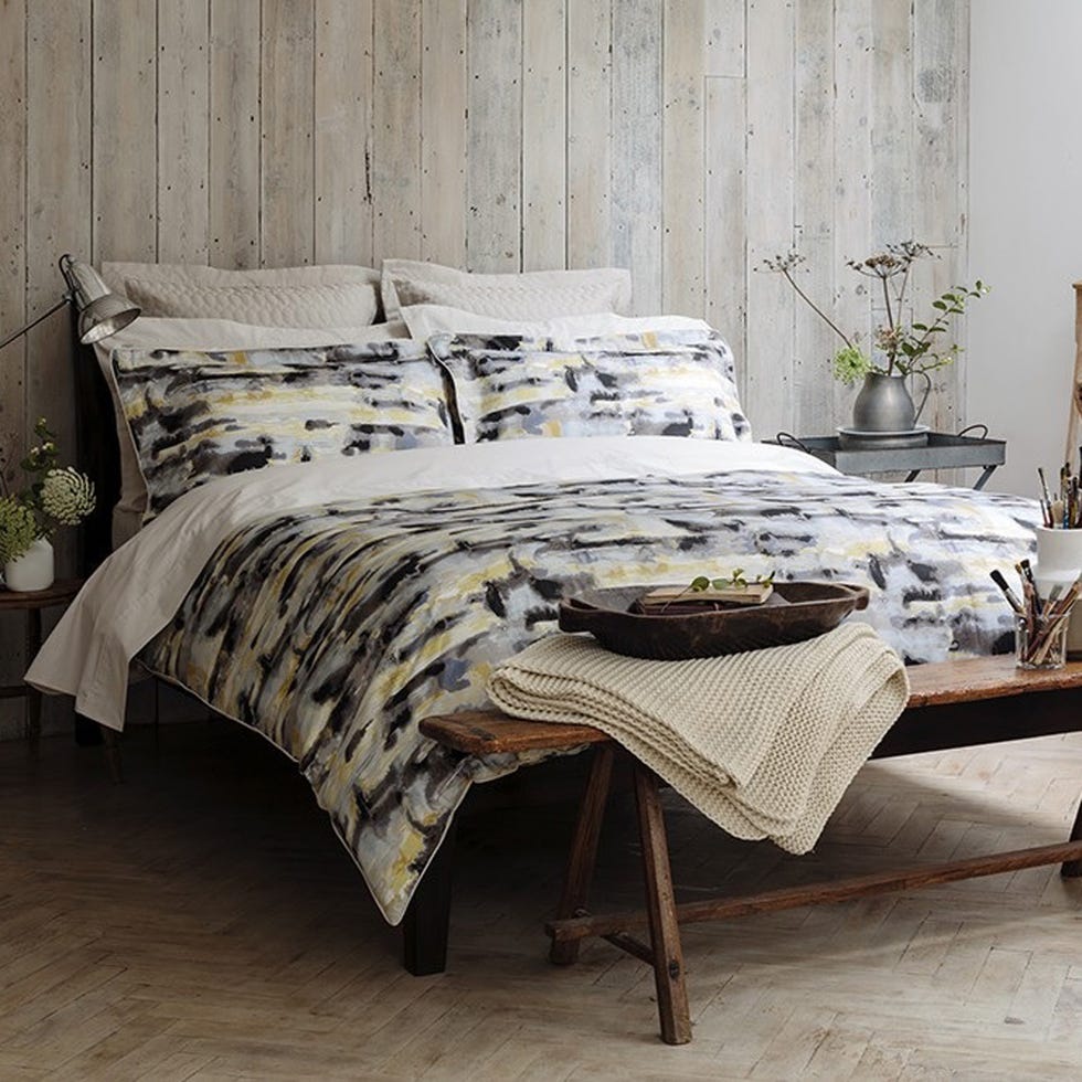 Interior design, Room, Floor, Bed, Textile, Bedding, Furniture, Linens, Wall, Bedroom, 