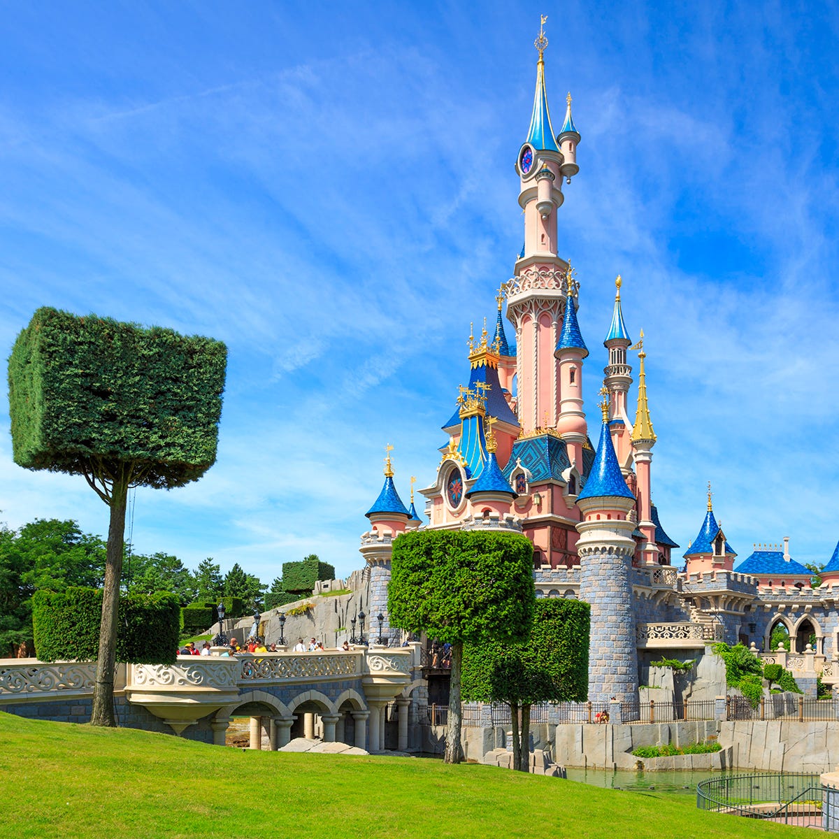 Landmark, Spire, Arch, Finial, Tourist attraction, Walt disney world, Medieval architecture, Historic site, Park, Turret, 
