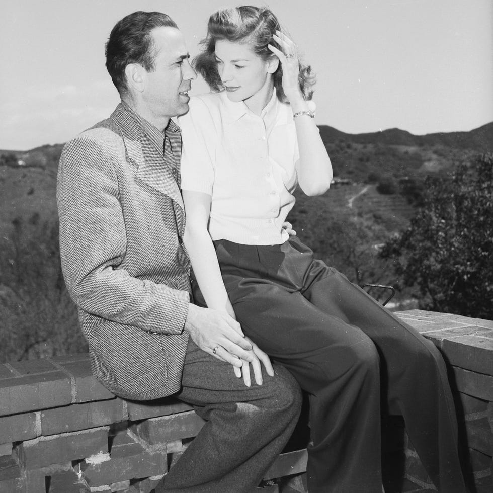 Photograph, Sitting, Interaction, Monochrome, Love, Monochrome photography, Lap, Black-and-white, Romance, Vintage clothing, 