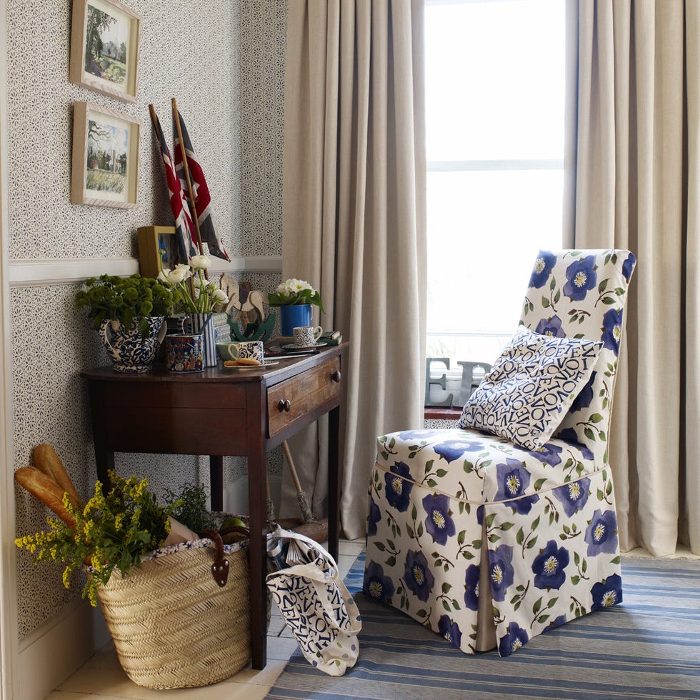 Interior design, Flowerpot, Room, Textile, Interior design, Floor, Wall, Home, Flooring, Window treatment, 
