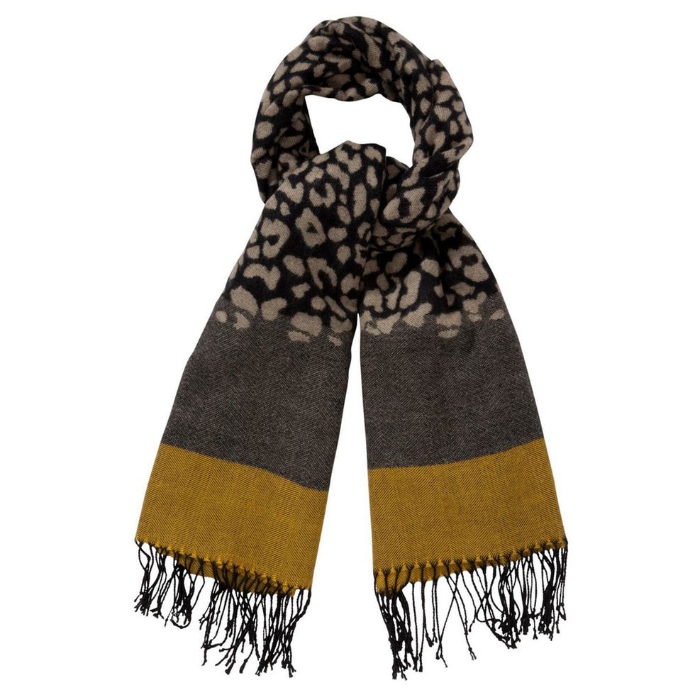 Yellow, Textile, Wrap, Stole, Costume accessory, Scarf, Beige, Woolen, Fur, Shawl, 