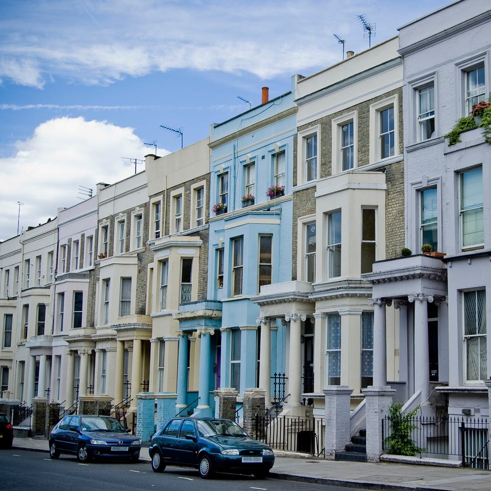 Window, Neighbourhood, Automotive parking light, Car, Building, Town, Facade, Mixed-use, Residential area, Apartment, 