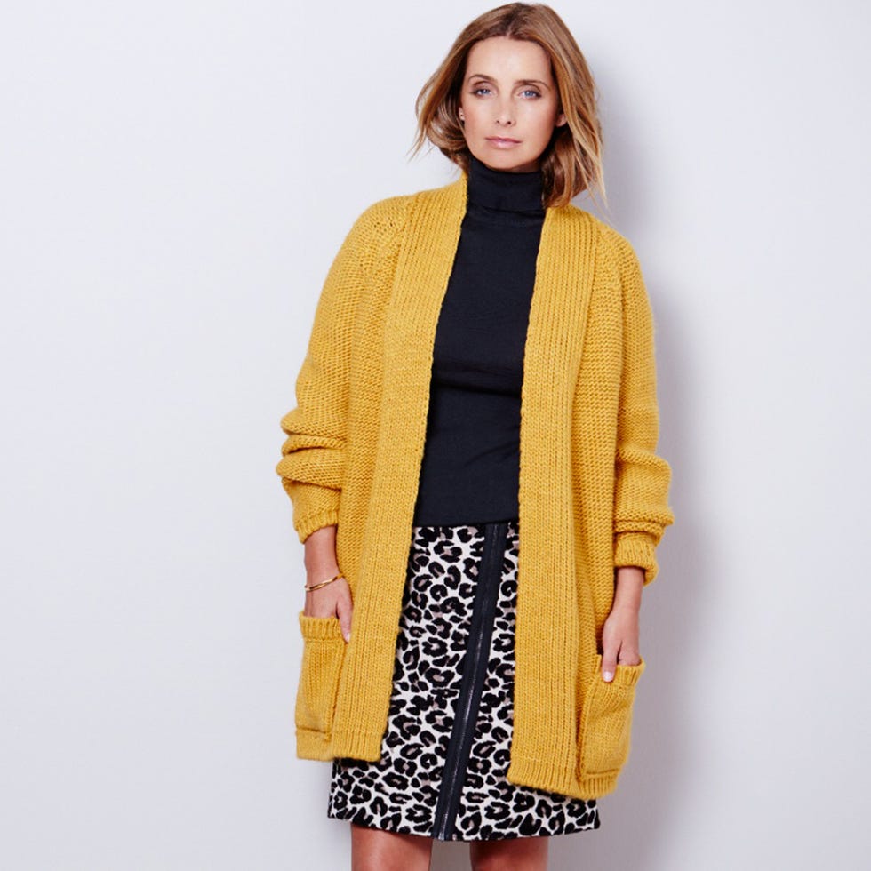 Clothing, Sleeve, Human body, Textile, Joint, Outerwear, Standing, Coat, Fashion, Pattern, 