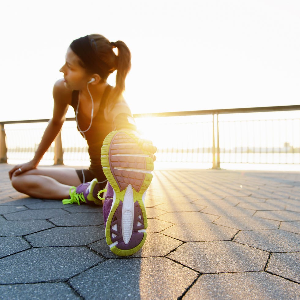 Human leg, People in nature, Knee, Toy, Thigh, Sandal, Foot, Play, Ankle, Balance, 