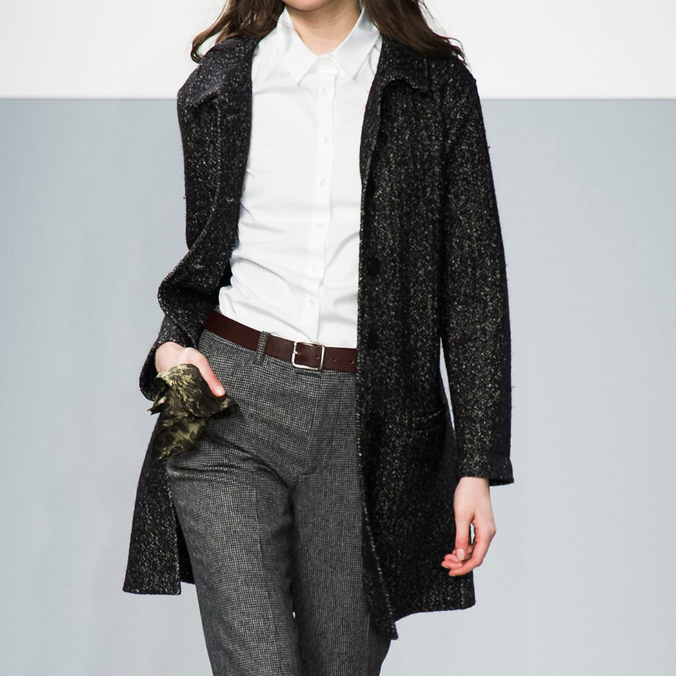 Clothing, Collar, Sleeve, Human body, Shoulder, Denim, Textile, Joint, Pocket, Outerwear, 