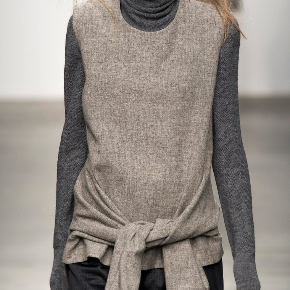 Sleeve, Textile, Woolen, Wool, Fashion, Neck, Grey, Sweater, Knitting, Fashion design, 