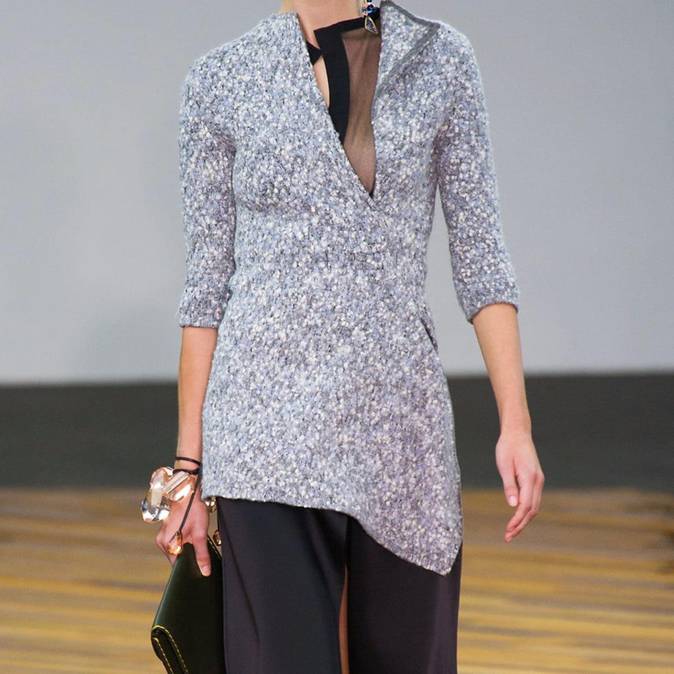 Sleeve, Human body, Collar, Shoulder, Hand, Joint, Style, Fashion, Neck, Waist, 