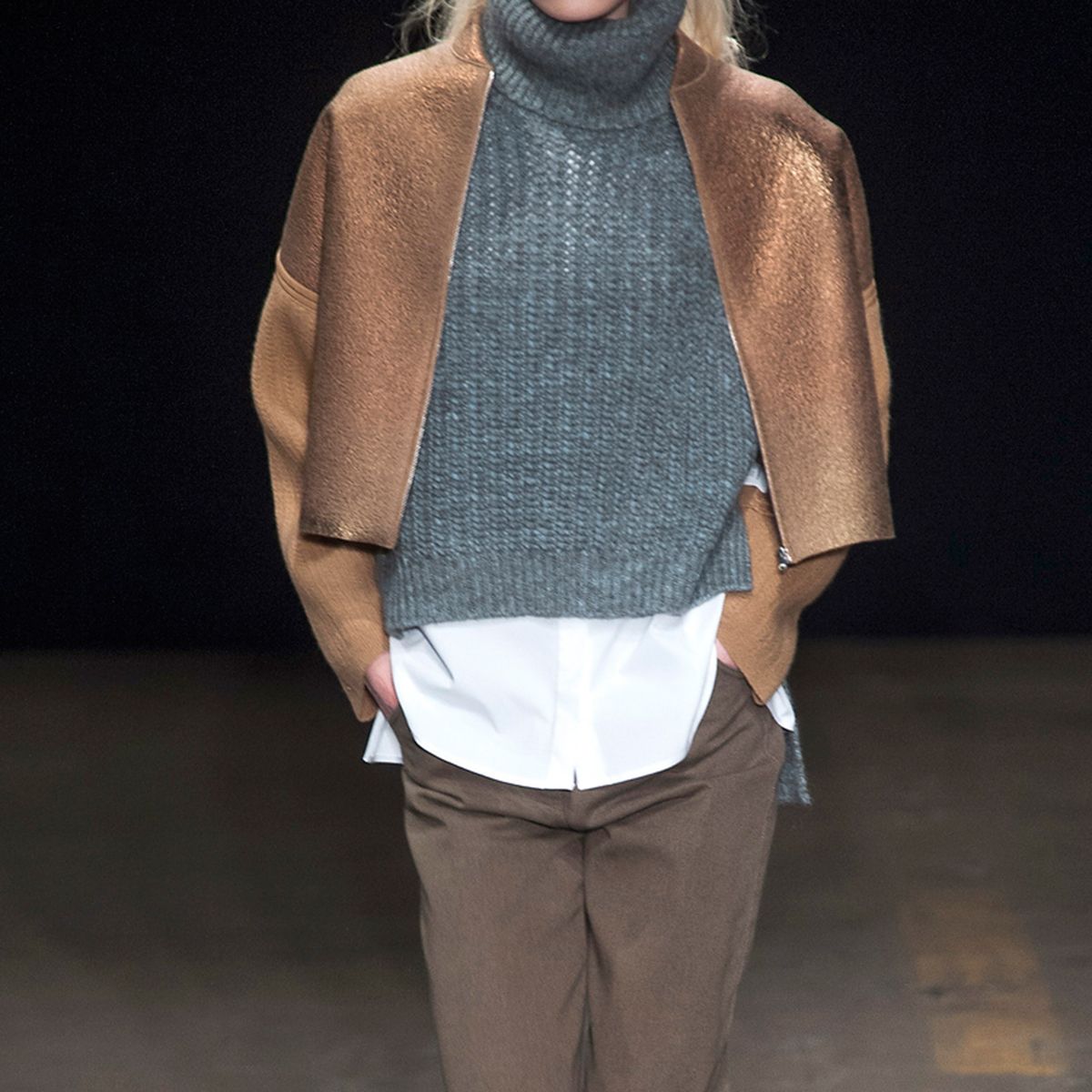 Brown, Sleeve, Human body, Shoulder, Textile, Collar, Joint, Wrap, Khaki, Style, 