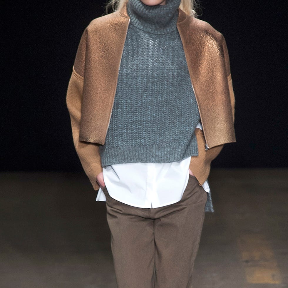 Brown, Sleeve, Human body, Shoulder, Textile, Collar, Joint, Wrap, Khaki, Style, 