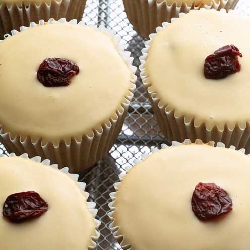 Food, Sweetness, Cupcake, Dessert, Ingredient, Baked goods, Baking cup, Cuisine, Recipe, Snack, 