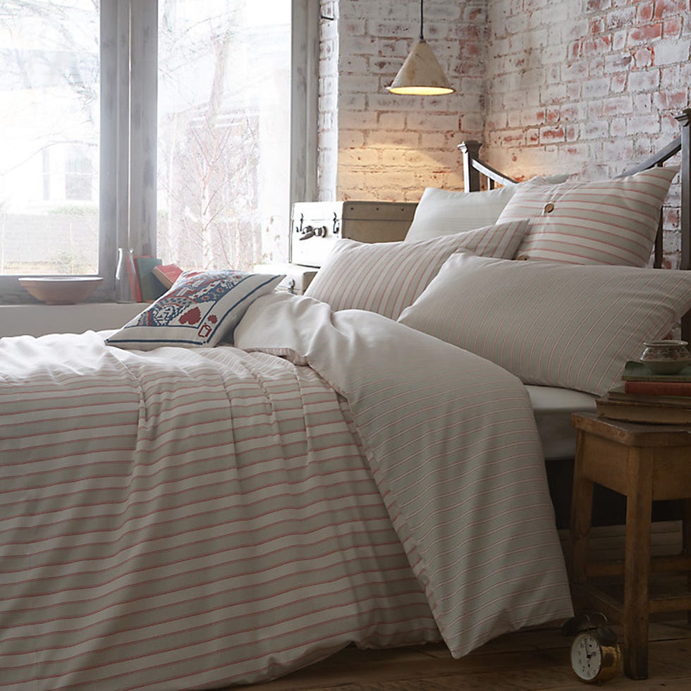 Room, Interior design, Floor, Textile, Wall, Linens, Flooring, Bedding, Bed, Bed sheet, 