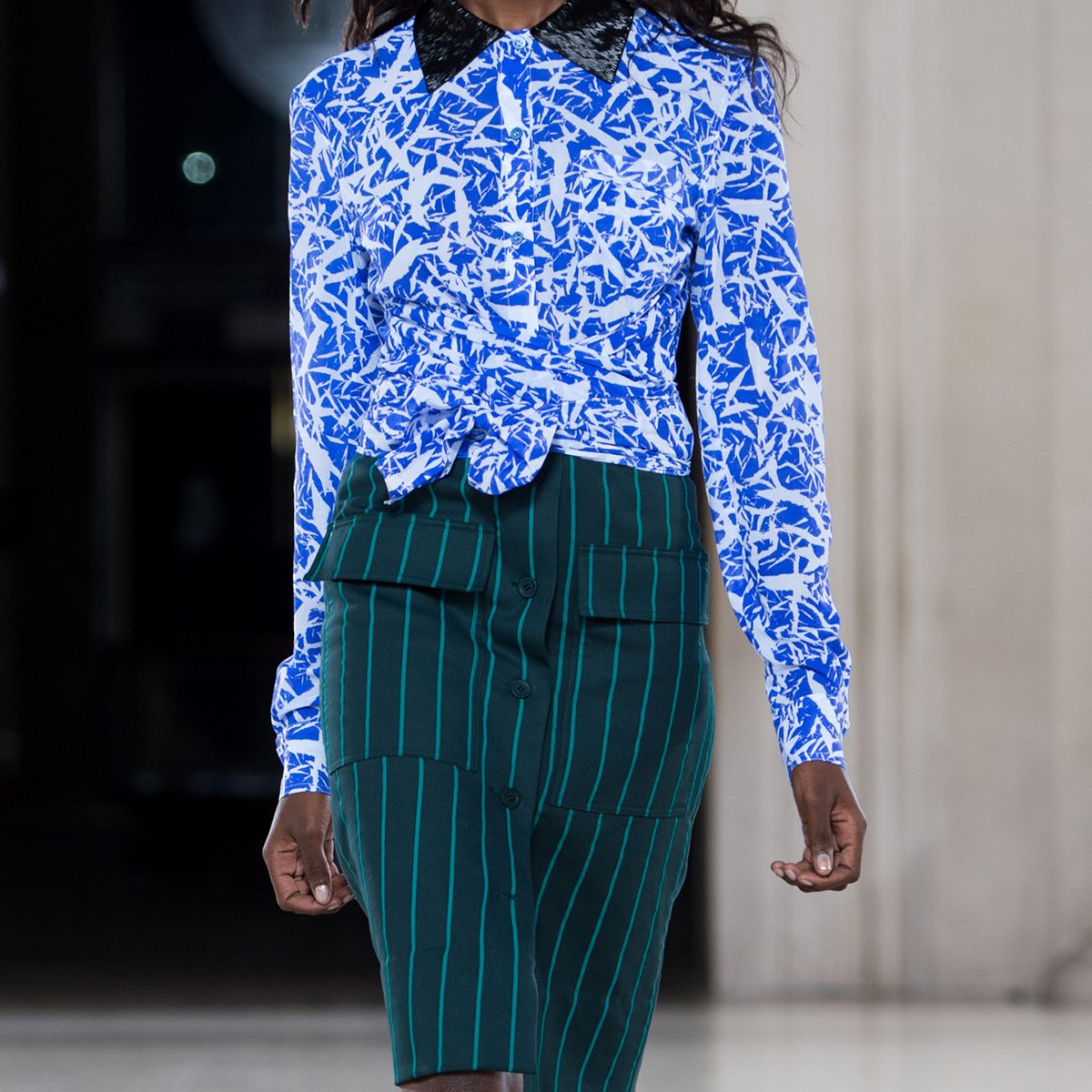 Blue, Sleeve, Textile, Pattern, Electric blue, Fashion, Cobalt blue, Street fashion, Fashion show, Waist, 