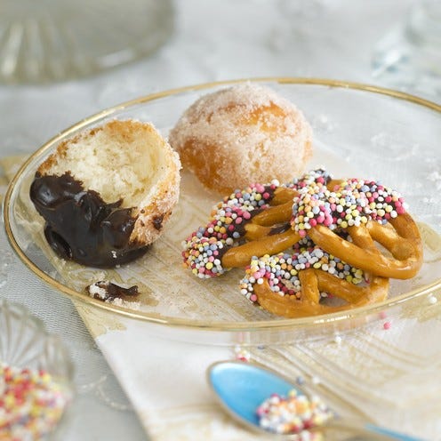 Food, Cuisine, Sweetness, Finger food, Ingredient, Baked goods, Dessert, Dish, Dishware, Serveware, 