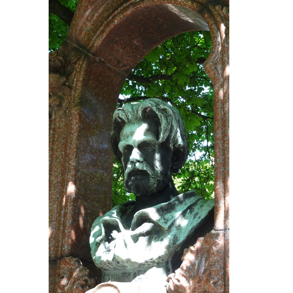 Human, Sculpture, Monument, Statue, Carving, Stone carving, Artifact, Arch, Classical sculpture, Visual arts, 