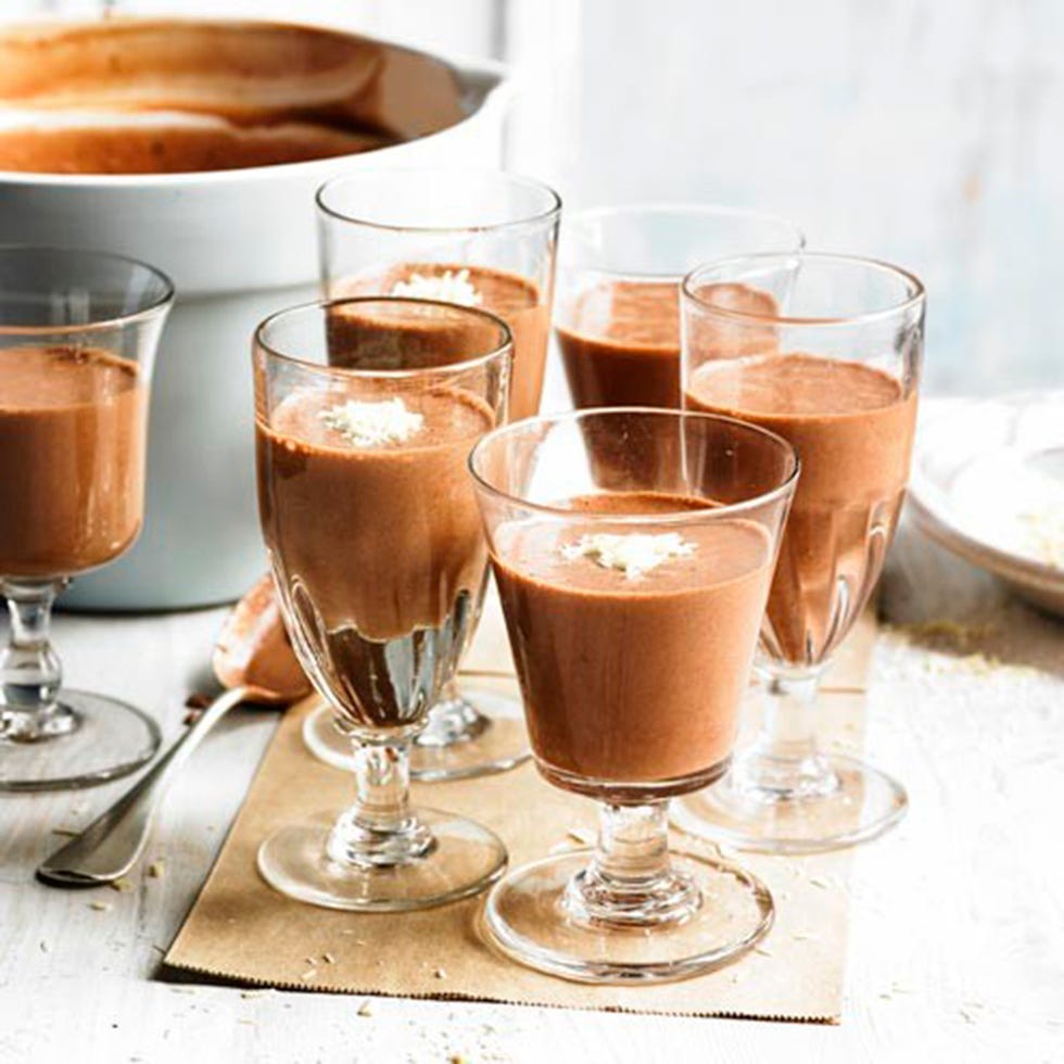 Serveware, Brown, Drink, Drinkware, Tableware, Liquid, Dishware, Barware, Alcoholic beverage, Tan, 