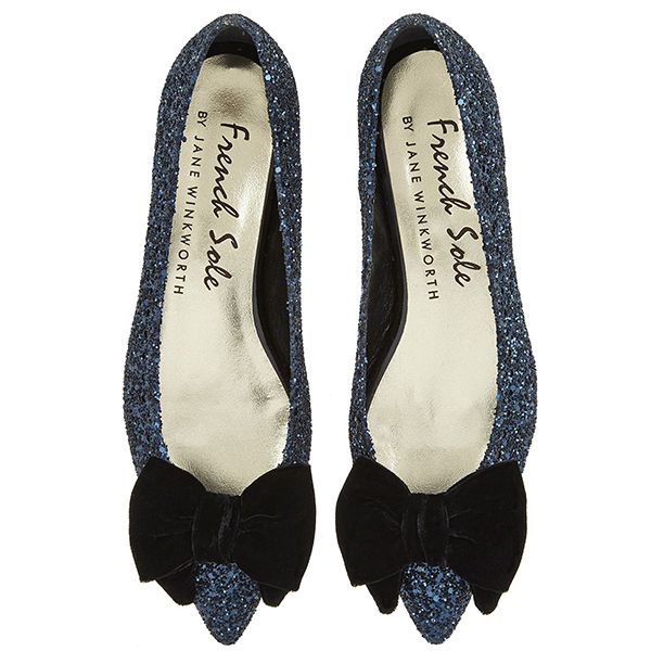 Black, Costume accessory, Ballet flat, Fashion design, Dress shoe, Natural material, Brassiere, Dancing shoe, Synthetic rubber, 